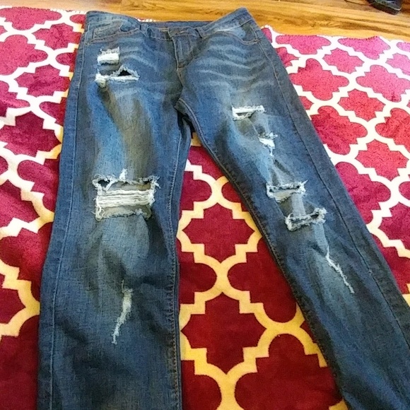 Boyfriend ripped jeans with rolled cuffs. Size 0s - Picture 2 of 5
